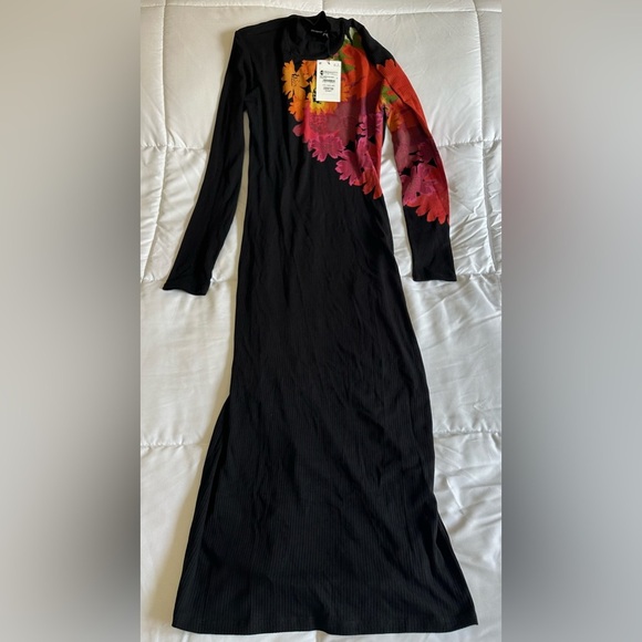 Desigual Dresses & Skirts - New Desigual Size Medium RIBBED BLACK AND FLORAL MIDI DRESS